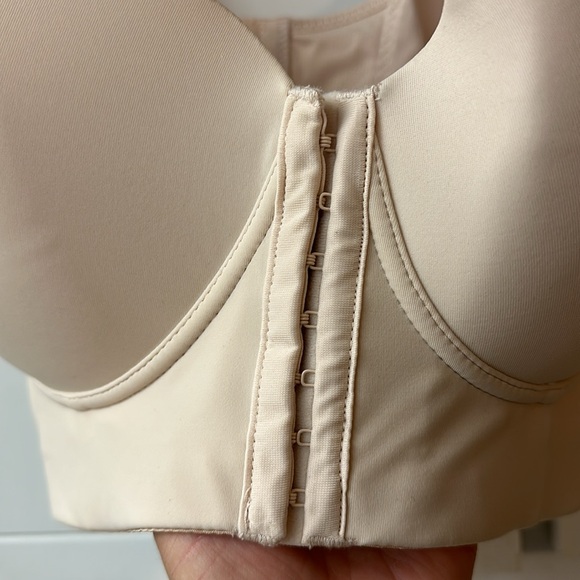 NWOT EXTRA WIDE BAND BRA. Size 44DDD. CREAM. NO underwire. EXCELLENT CONDITION. - Picture 2 of 10